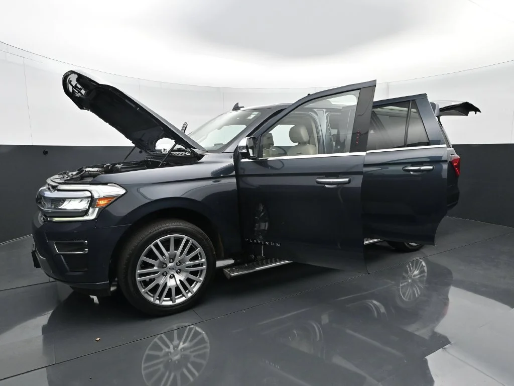 Used 2024  Ford Platinum image 32