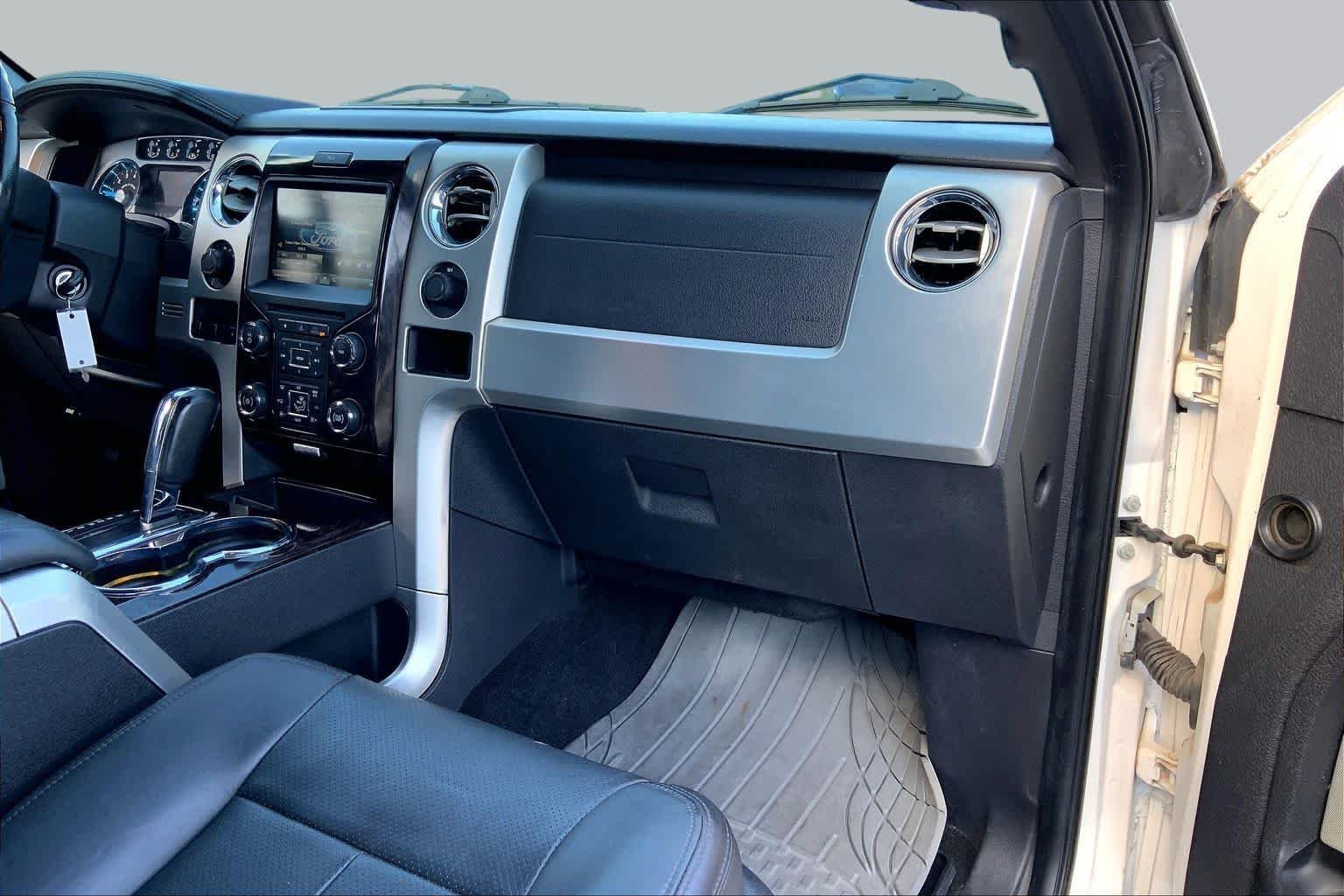 Used 2014 White Platinum Metallic Tri-Coat Ford Platinum image 19