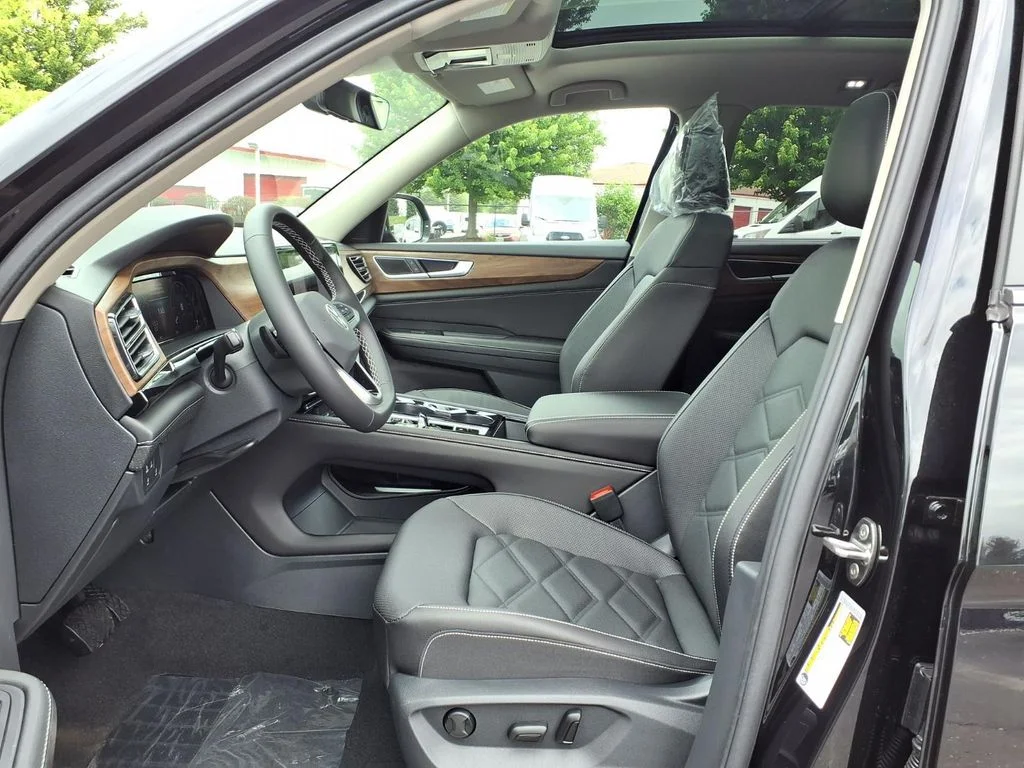 New 2026 Deep Black Pearl Volkswagen 2.0T SE w/Technology image 8