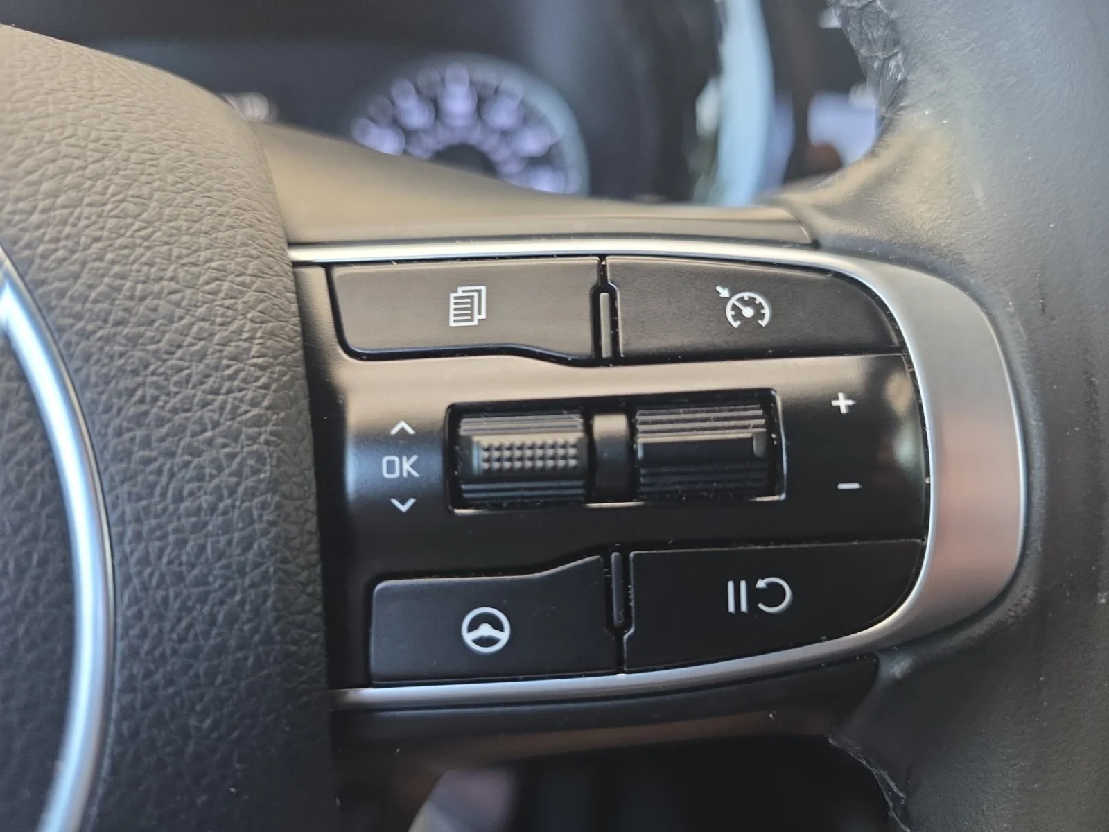 Used 2022 Wolf Gray Kia GT-Line image 22