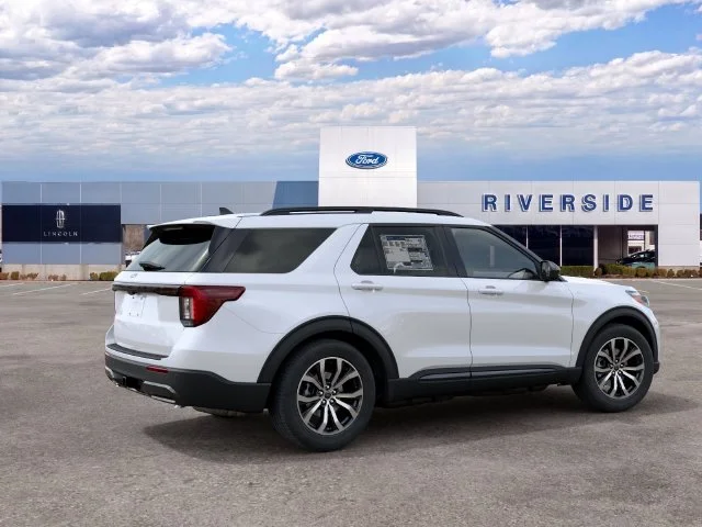 New 2027 Star White Metallic Tri-Coat Ford ST-Line image 6