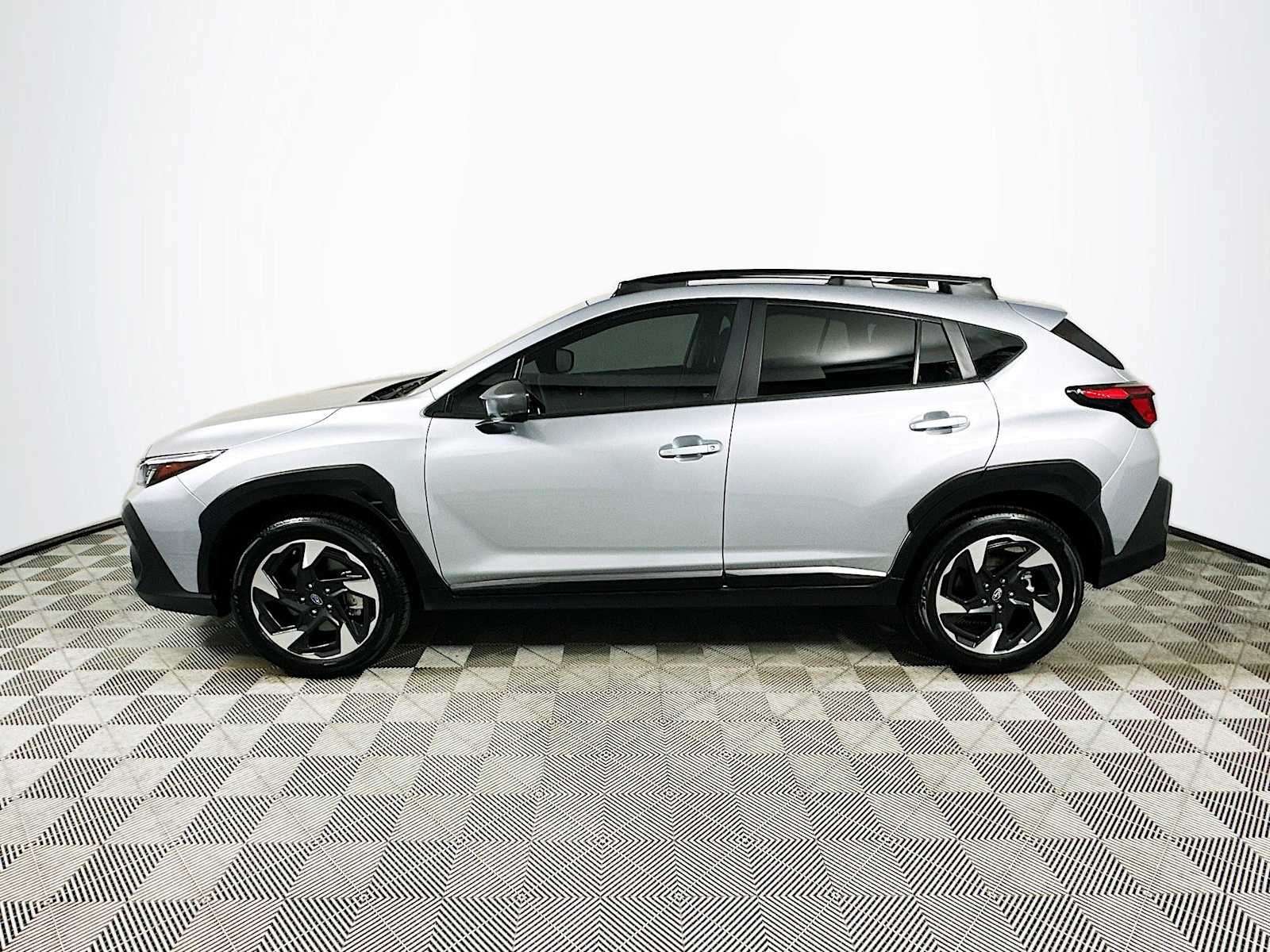 Certified Used 2025 Ice Silver Metallic Subaru Limited image 4