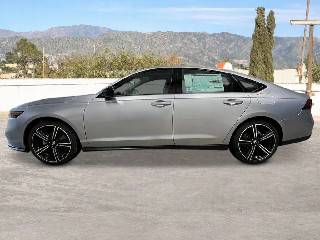 New 2026 Solar Silver Metallic Honda SE image 2