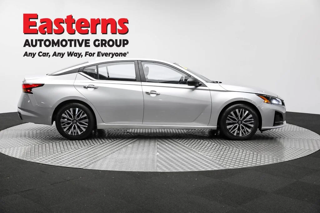 Used 2024 Silver Nissan 2.5 SV image 4