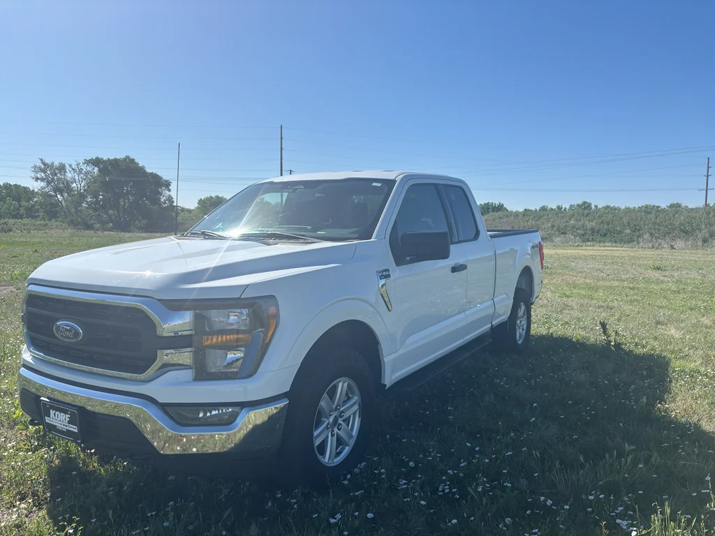 Used 2023 Oxford White Ford XLT image 1