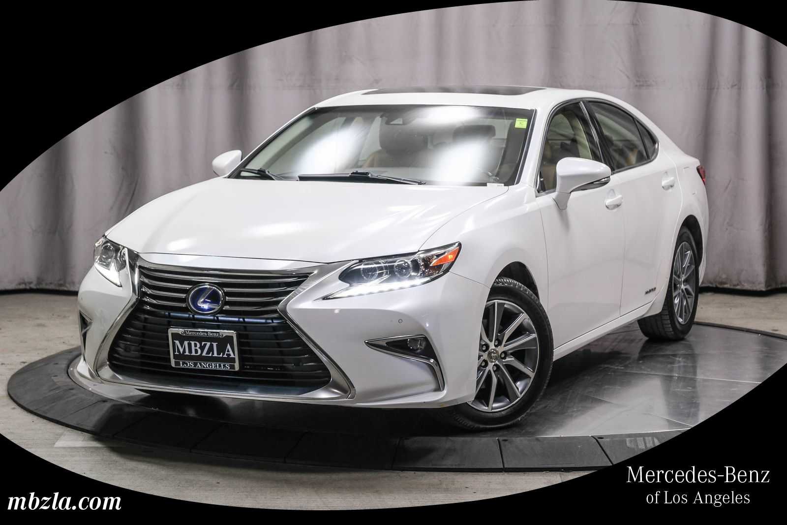2016 Lexus ES 350 300h's photo