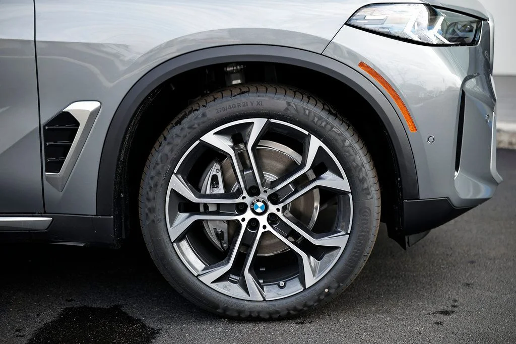 New 2026 Skyscraper Grey Metallic BMW xDrive40i image 5