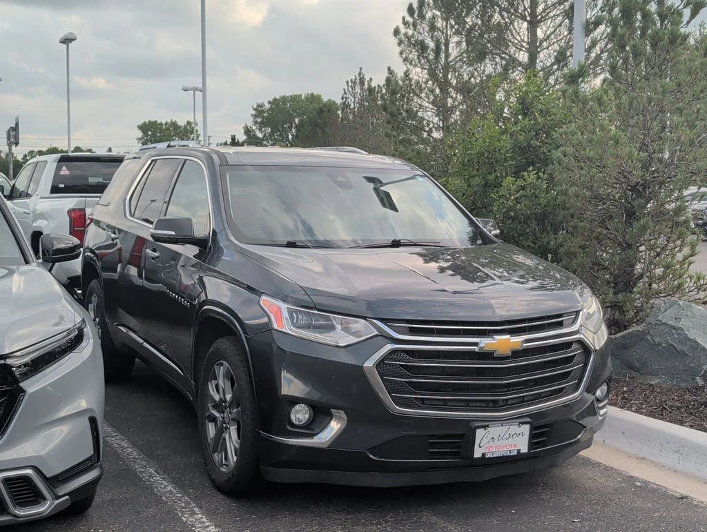 Used 2019 Chevrolet Traverse Premier with VIN 1GNEVKKW5KJ263481 for sale in Minneapolis, Minnesota