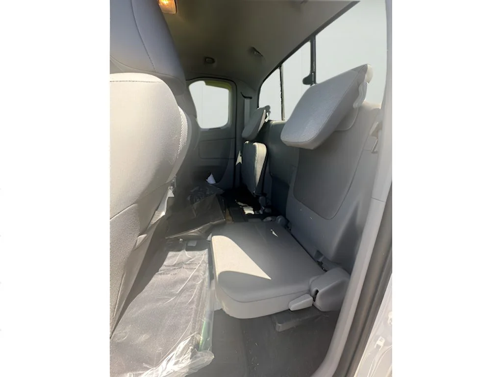 Used 2015 Super White Toyota Base V6 (A5) image 9