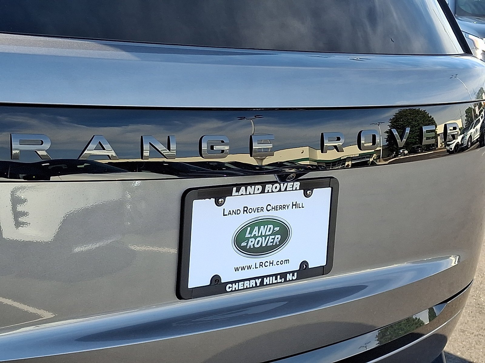 New 2027 Eiger Grey LAND ROVER SE image 15