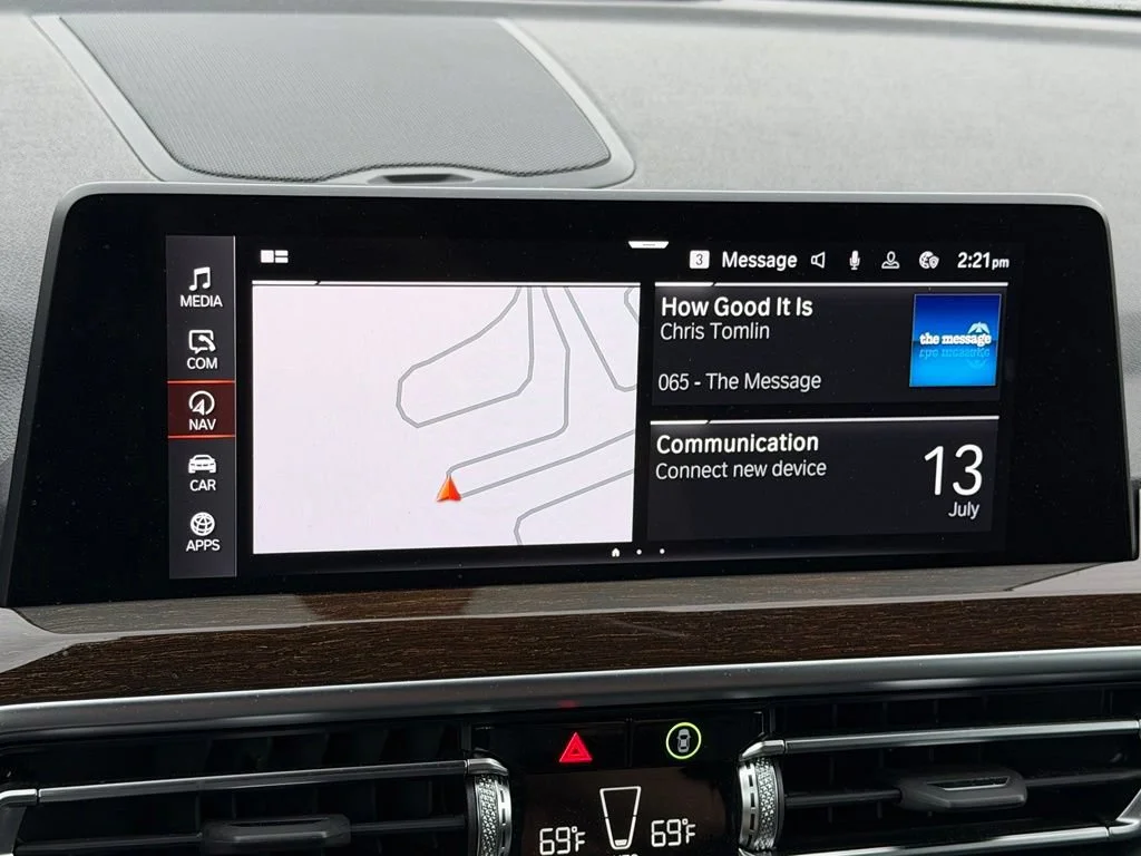 Used 2023 Black BMW sDrive30i image 23