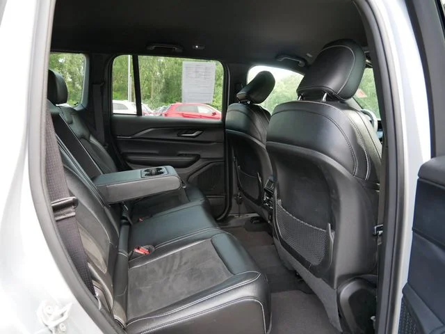 Used 2024 Silver Jeep Altitude image 9