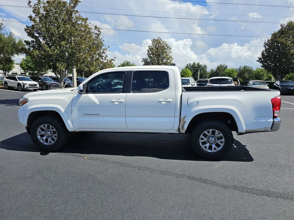 Used 2017 White Toyota SR5 image 5