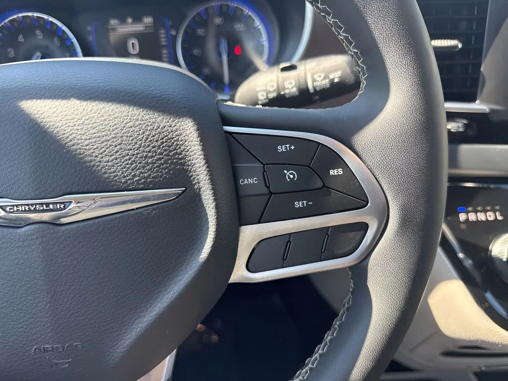 Used 2023 Silver Chrysler LX image 16