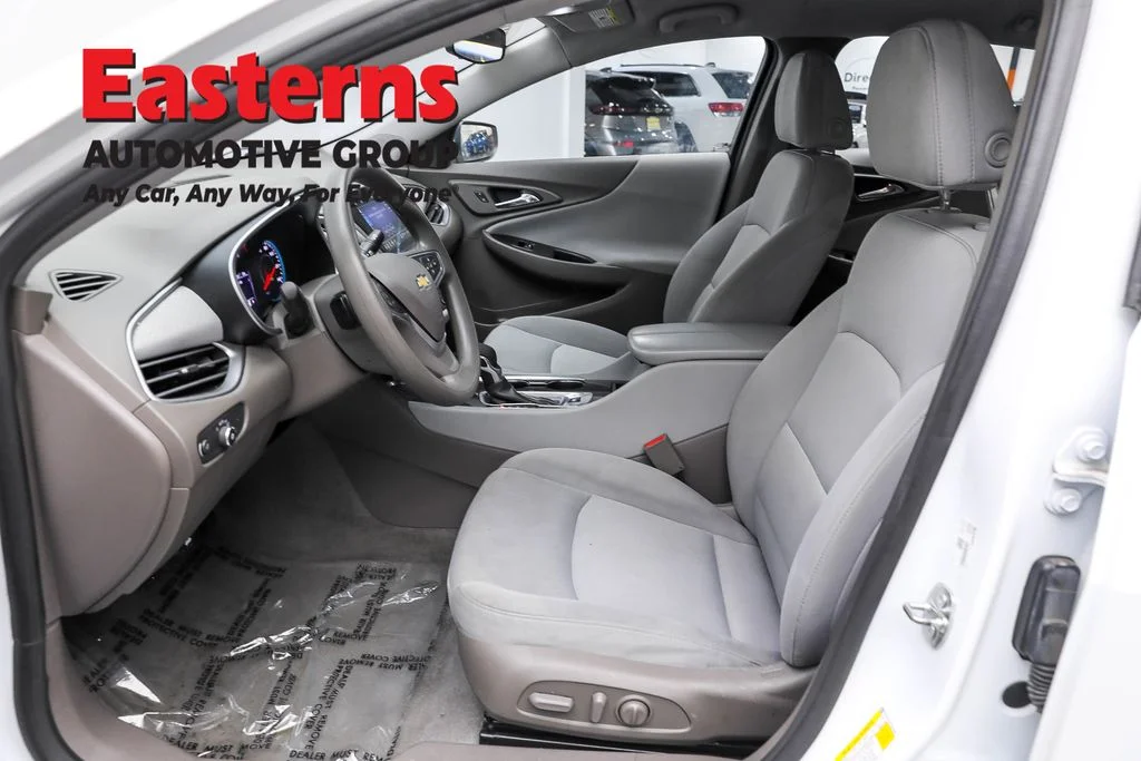 Used 2022 White Chevrolet LT image 14