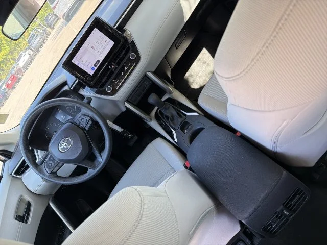 Used 2024  Toyota L image 21