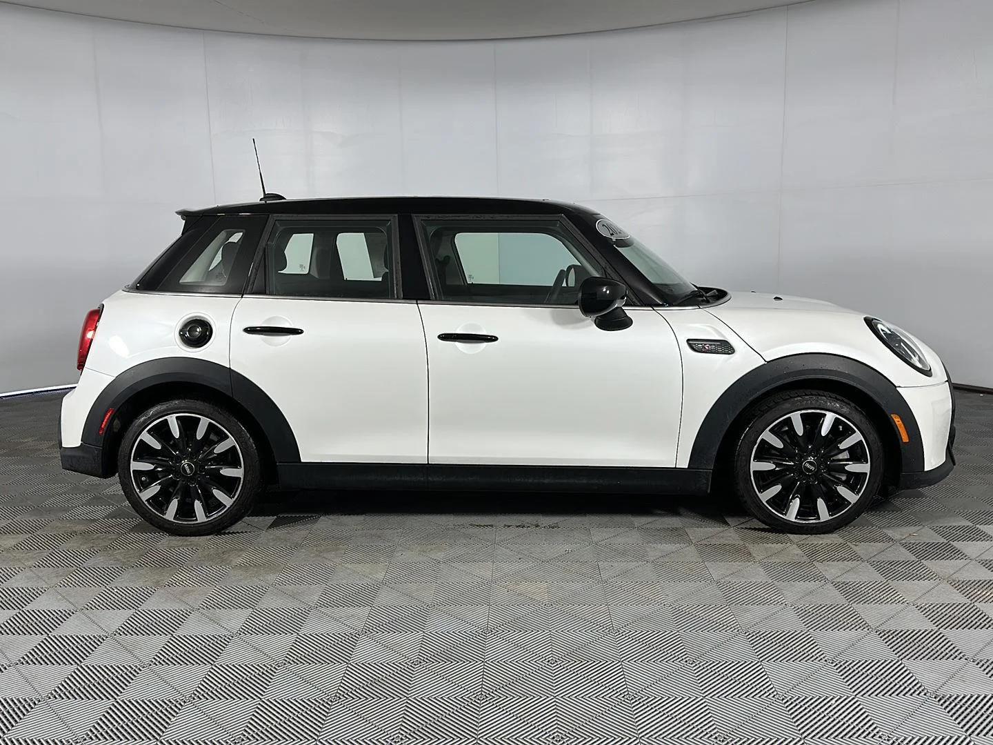 Used 2024 Nanuq White Metallic MINI Cooper S image 23