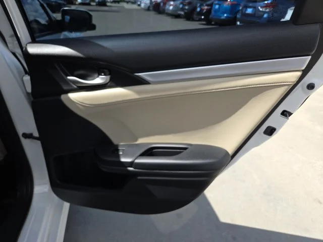 Used 2019  Honda EX-L image 23
