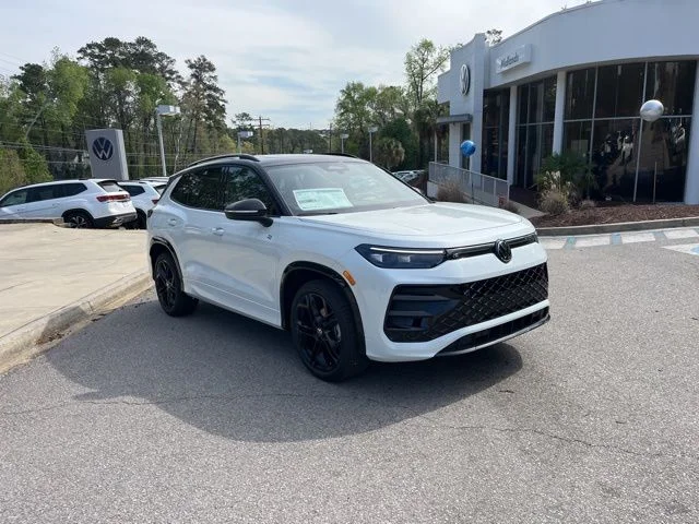 2026 Volkswagen Tiguan 2.0T SE R-Line Black