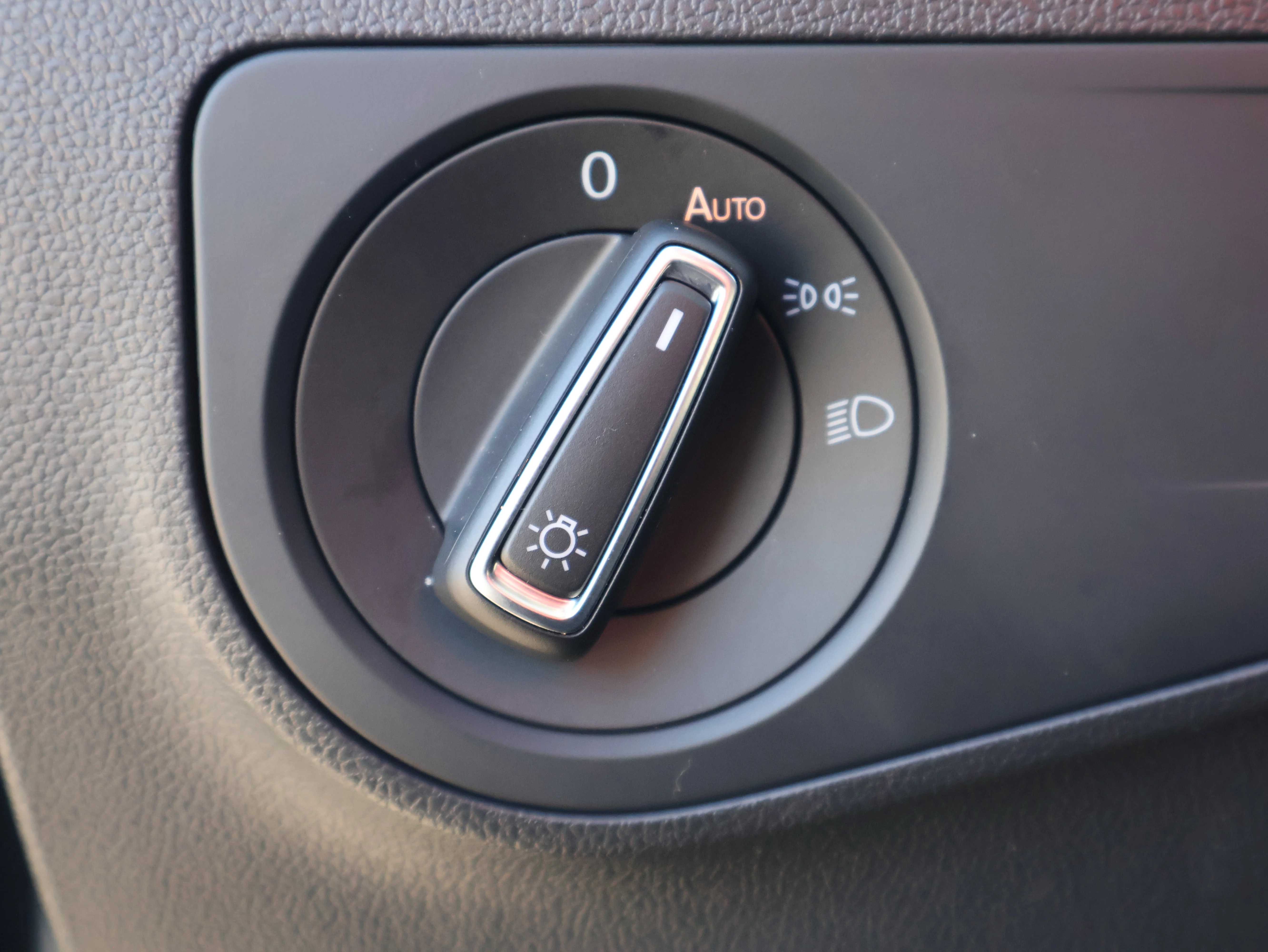 2022 Volkswagen Tiguan SE - Photo 34