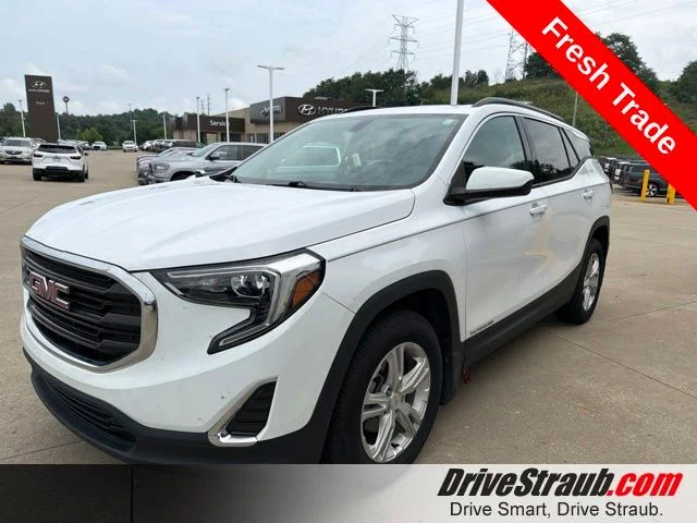 Used 2018 White GMC SLE image 1