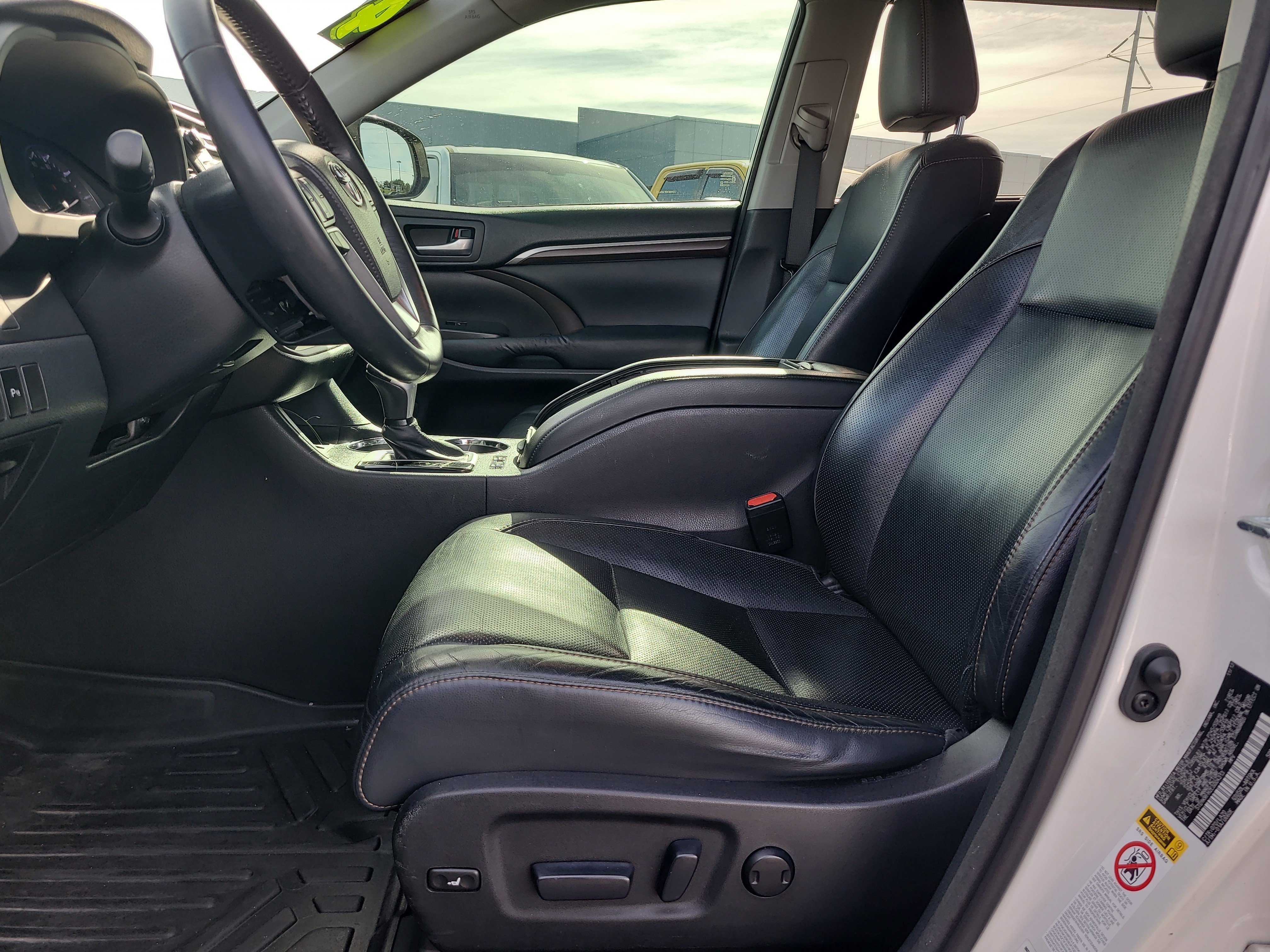 Used 2014 Blizzard Pearl Toyota Limited image 18
