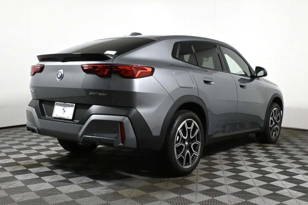 Used 2025 Gray BMW xDrive28i image 7