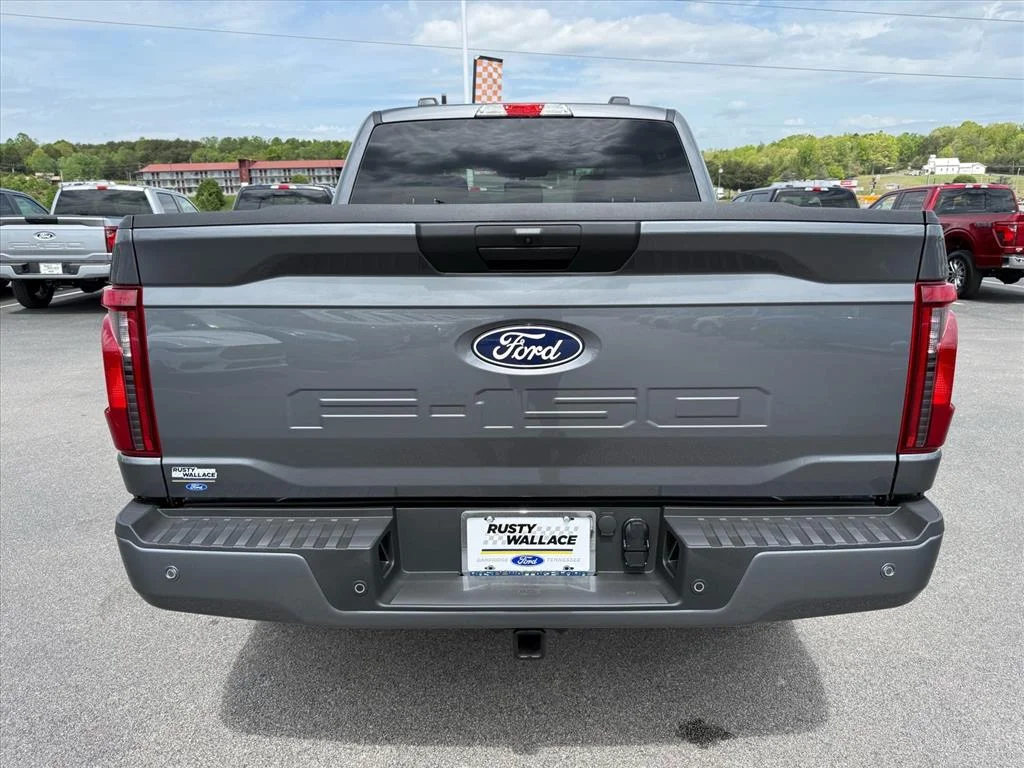 New 2026 Carbonized Gray Metallic Ford XLT image 5