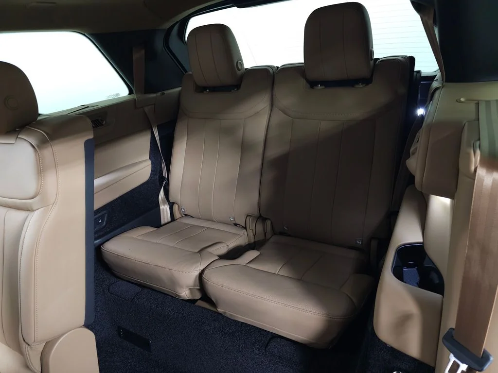 New 2026 Santorini Black Land Rover SE image 41