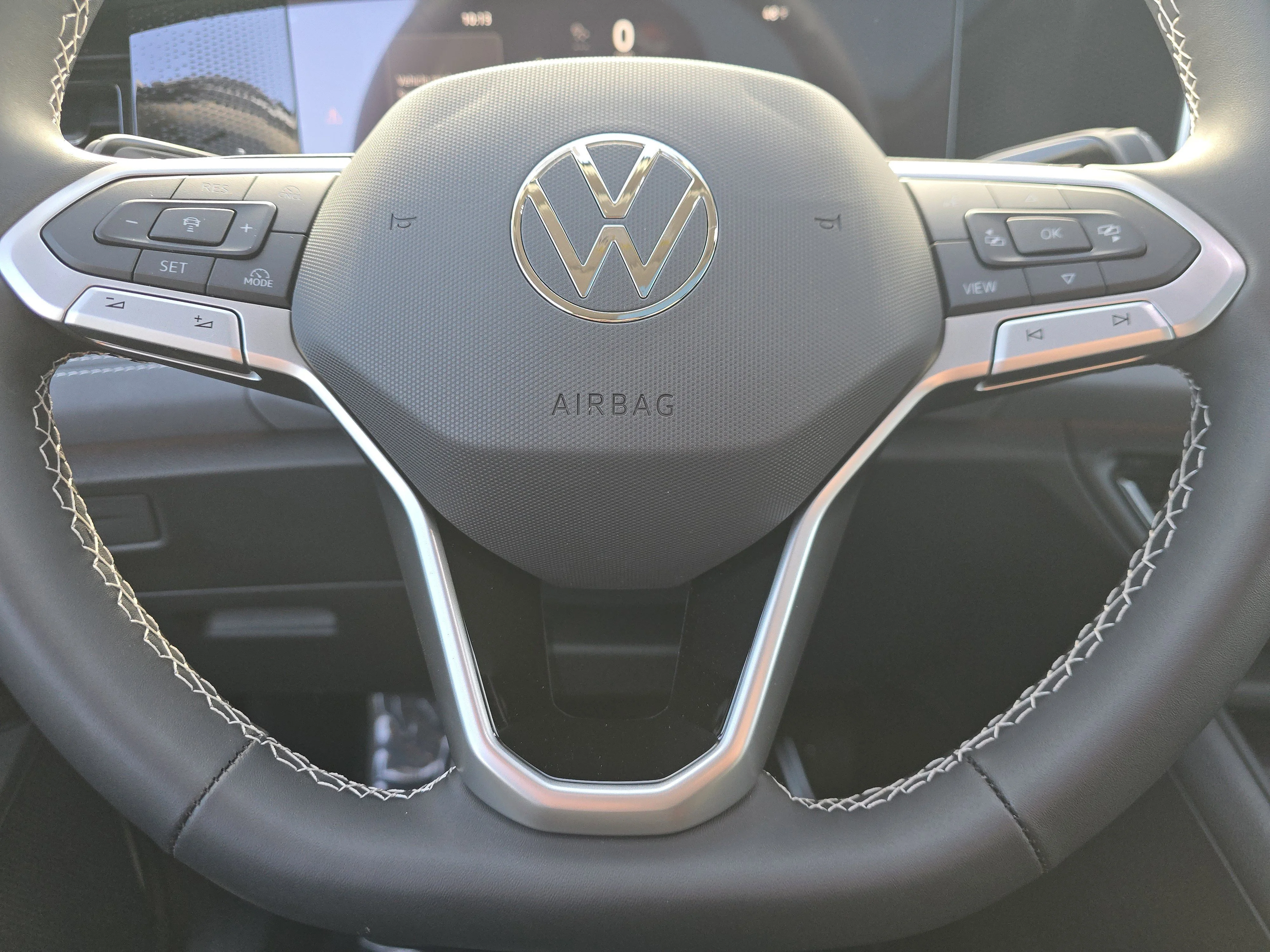 New 2026 Pure White Volkswagen SE image 21