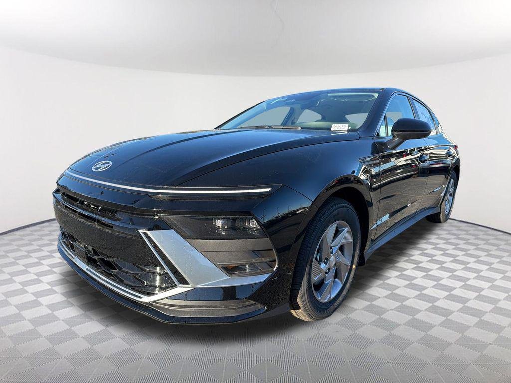 2026 Hyundai Sonata SE's photo