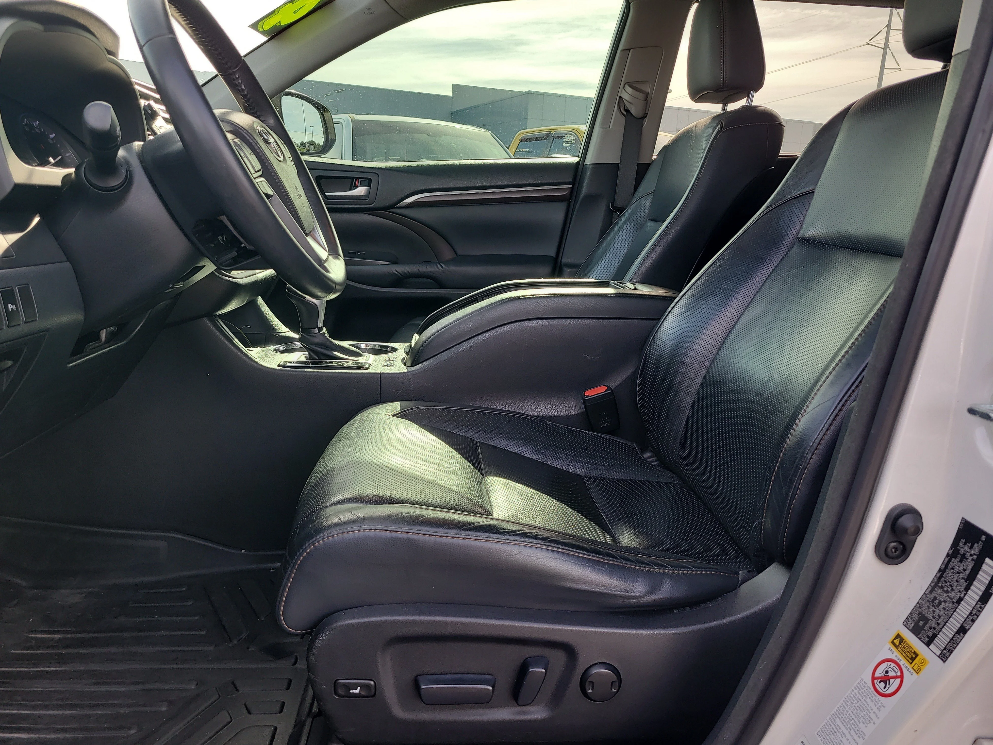 Used 2014 Blizzard Pearl Toyota Limited image 18