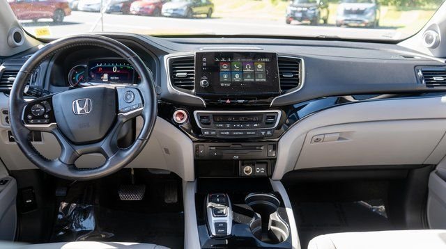 Used 2020 Modern Steel Metallic Honda Touring image 16