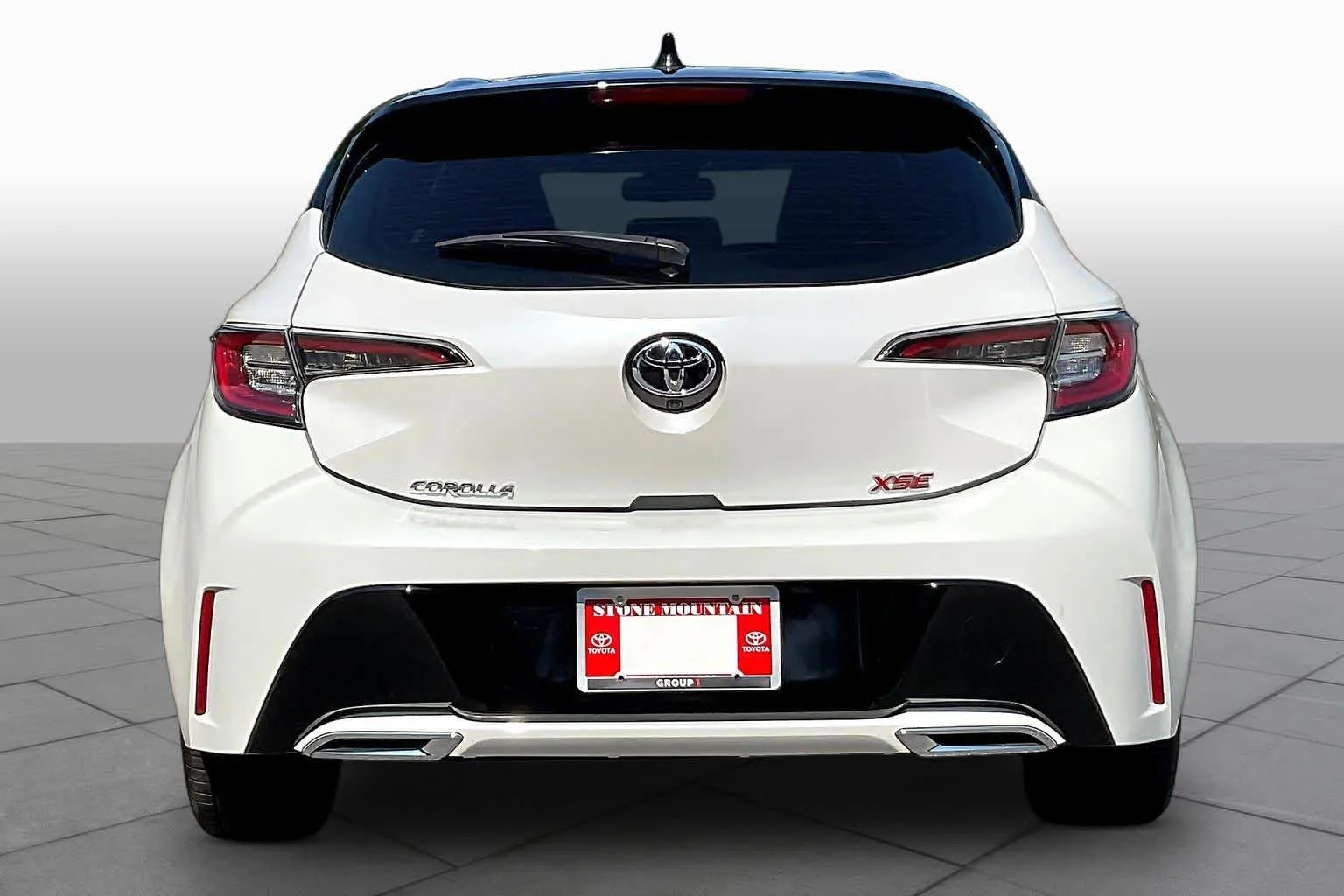Used 2021 Wind Chill Pearl Toyota XSE image 5