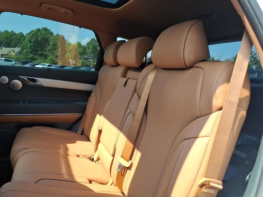 New 2027 White Genesis 2.5T Prestige image 10