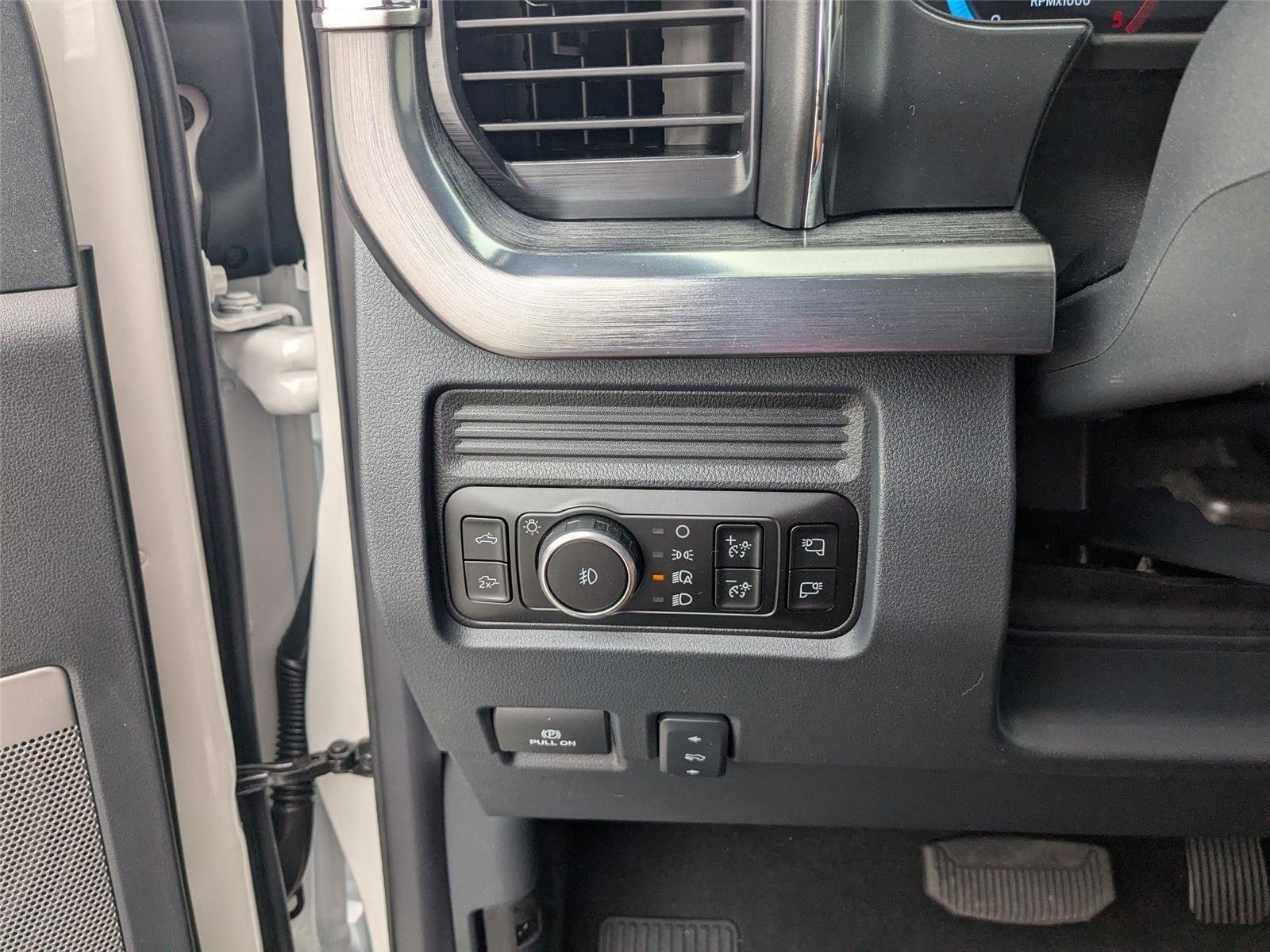 New 2025 Star White Metallic Tri-Coat Ford LARIAT image 16