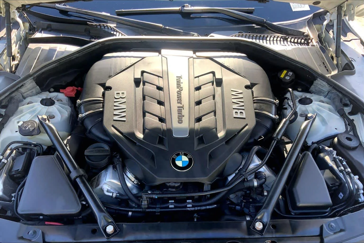 Used 2015 Alpine White BMW 750Li xDrive image 31