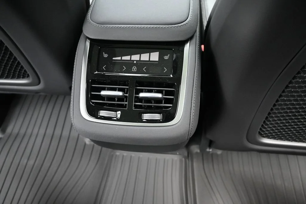 New 2027 Black Volvo B6 Ultra image 18