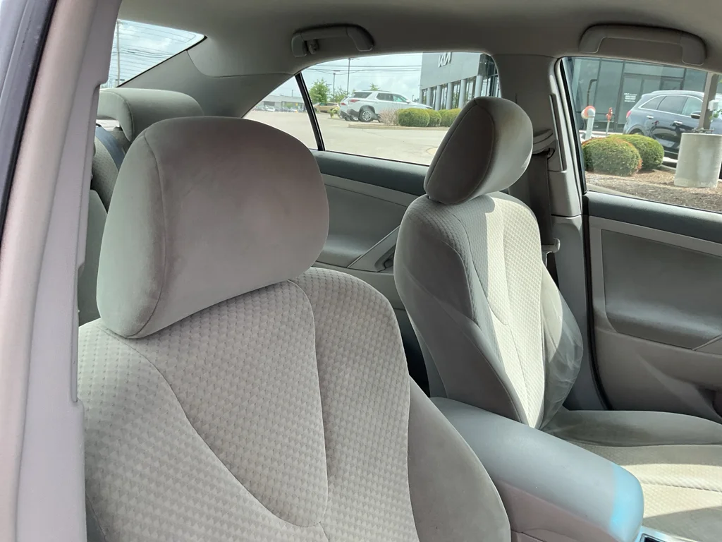 Used 2007 Titanium Metallic Toyota LE image 10