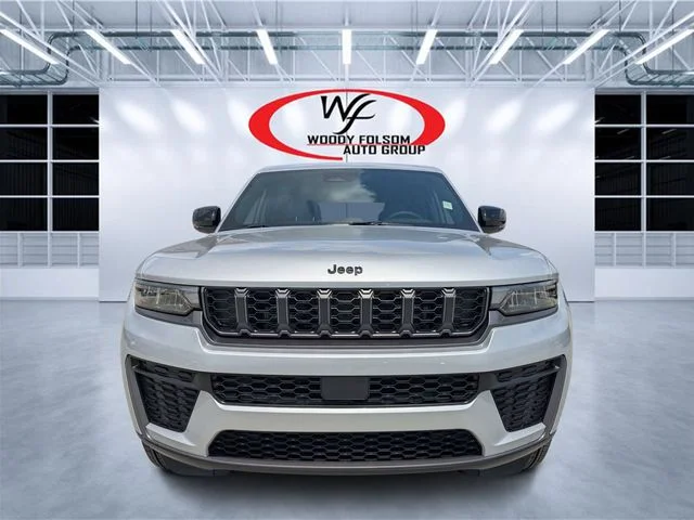 New 2026 Silver Zynith Exterior Paint Jeep Altitude image 8