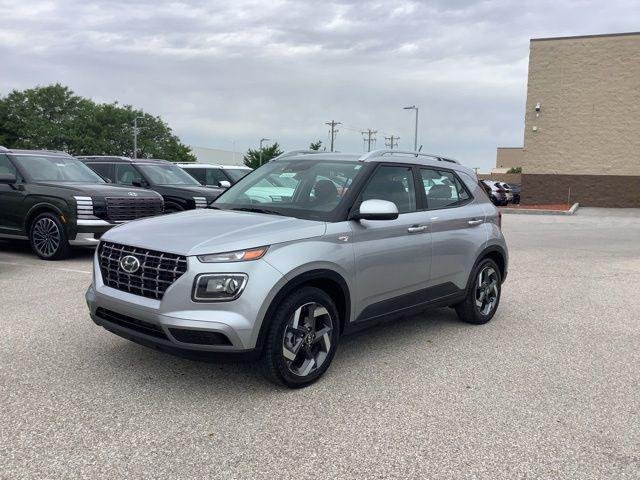 2026 Hyundai Venue SEL w/ 2-Tone Roof IVT's photo