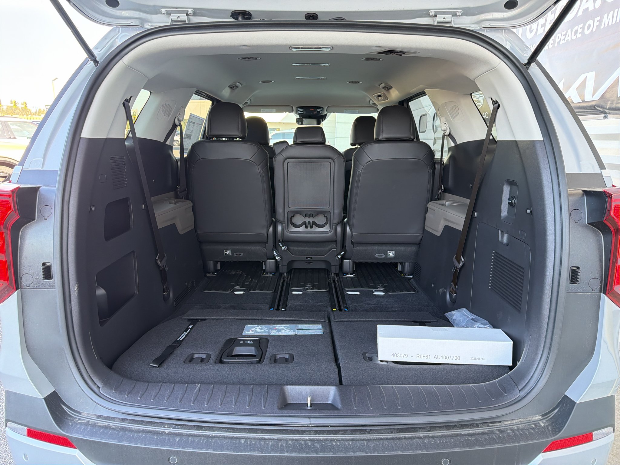 New 2027 Ceramic Silver Kia LXS image 14