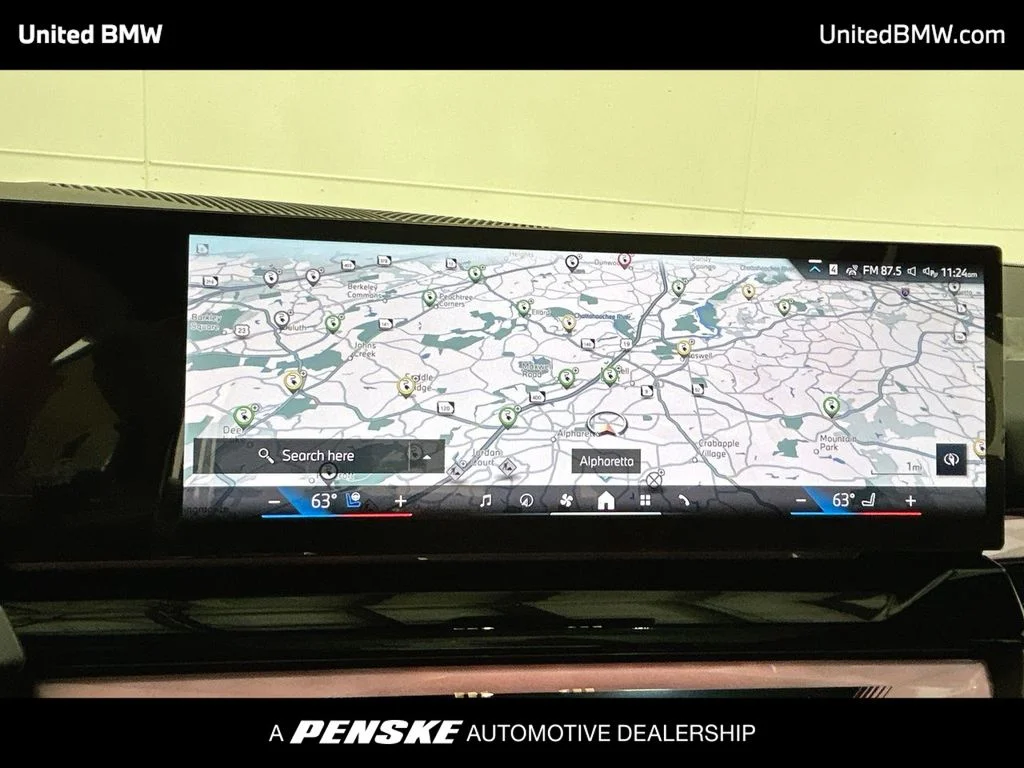 2026 BMW 5 Series 550e - Photo 18