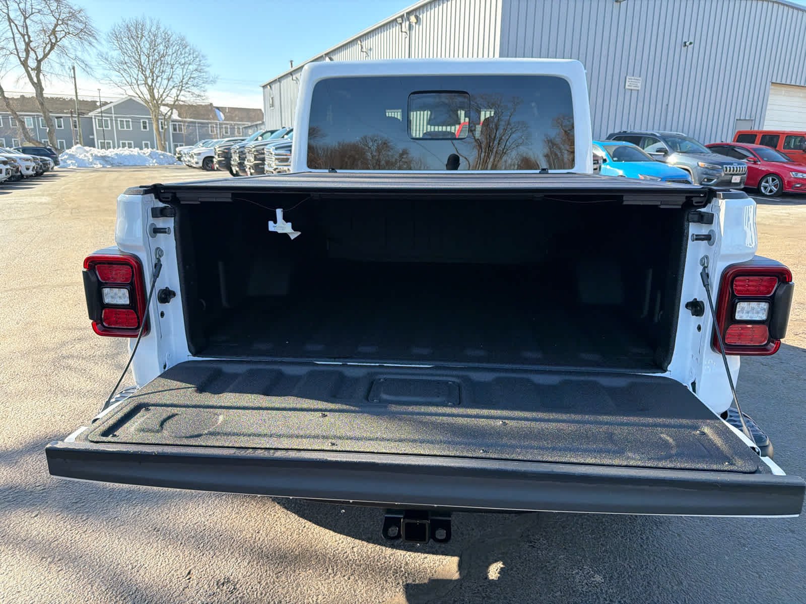 New 2026 Bright White Clear-Coat Exterior Paint Jeep Mojave X image 17