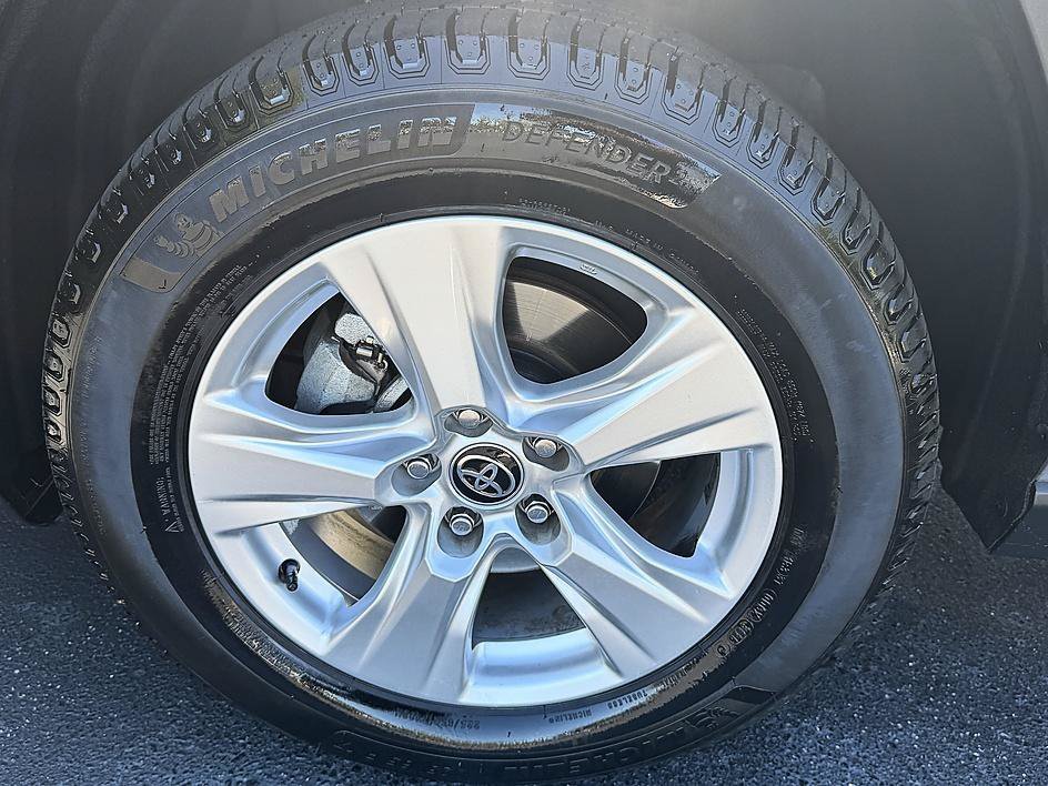 Used 2021 Silver Sky Metallic Toyota XLE image 28