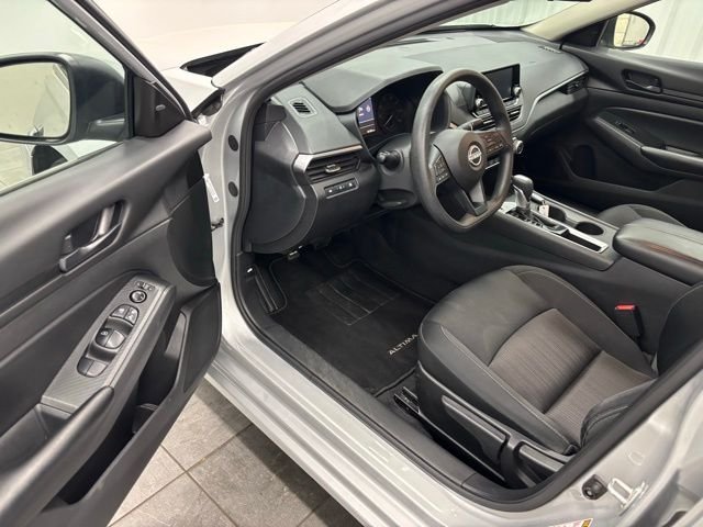 Used 2024 Silver Nissan 2.5 S image 9