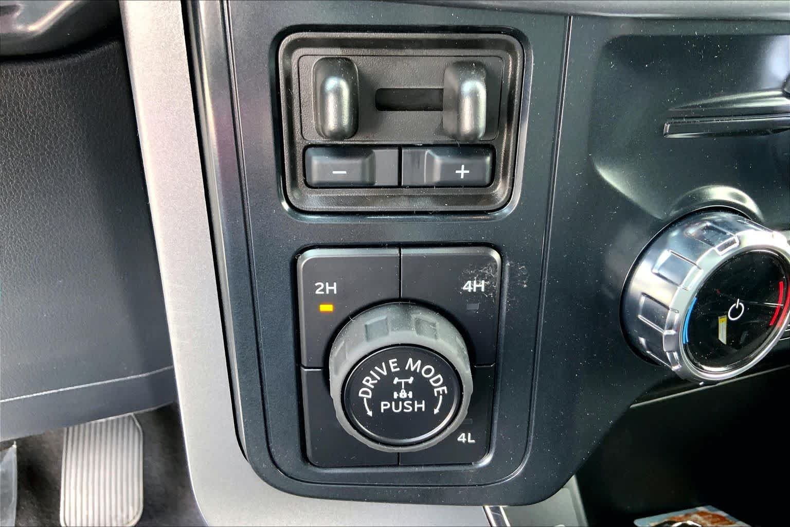 New 2026 Carbonized Gray Metallic Ford XLT image 16