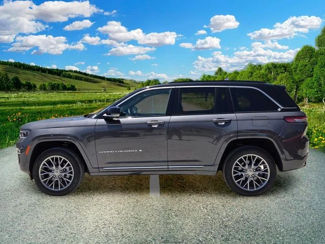 Certified Used 2025 Gray Jeep Summit image 3