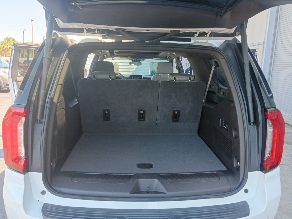 Used 2024 White GMC SLT image 31
