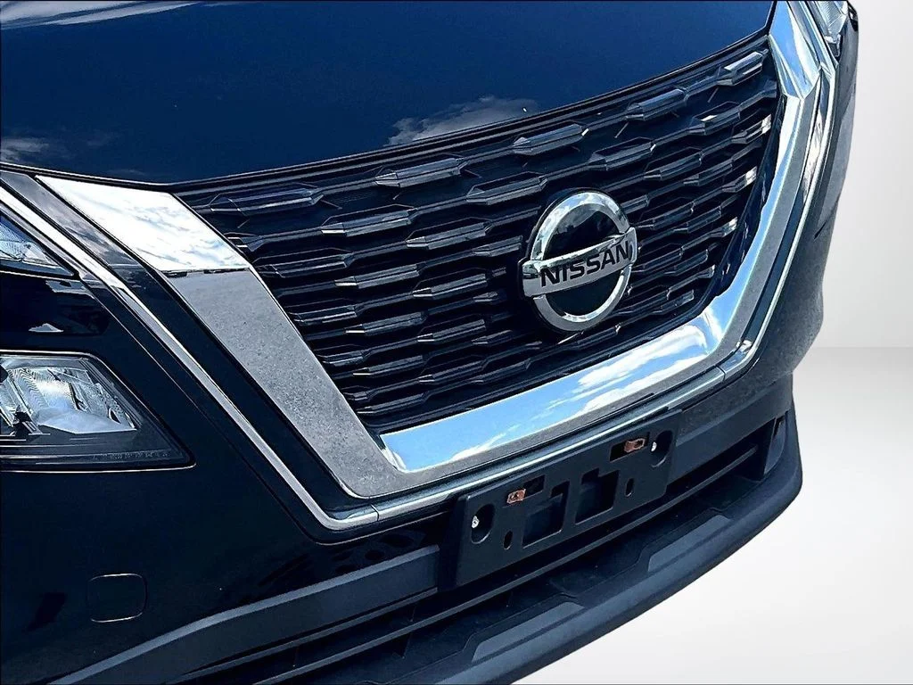 Used 2021 Black Nissan S image 29